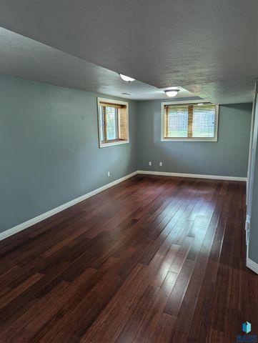 3500 E Apple Blossom Cir Circle, Sioux Falls, SD 57103