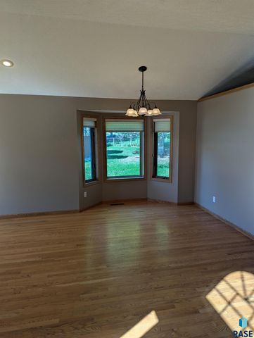 3500 E Apple Blossom Cir Circle, Sioux Falls, SD 57103