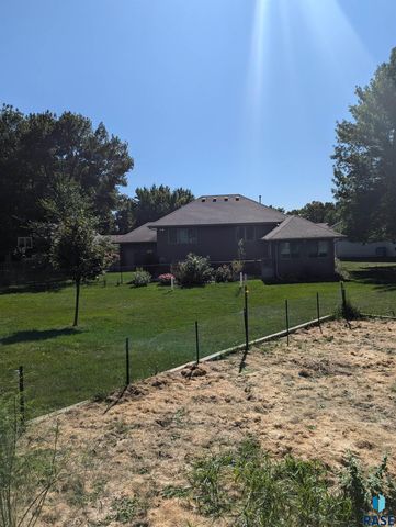 3500 E Apple Blossom Cir Circle, Sioux Falls, SD 57103