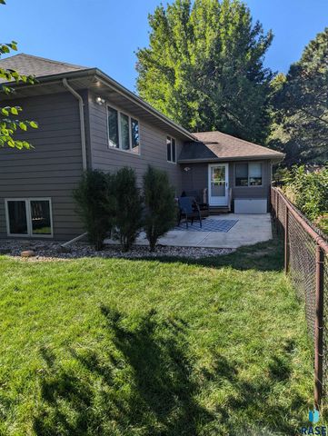 3500 E Apple Blossom Cir Circle, Sioux Falls, SD 57103