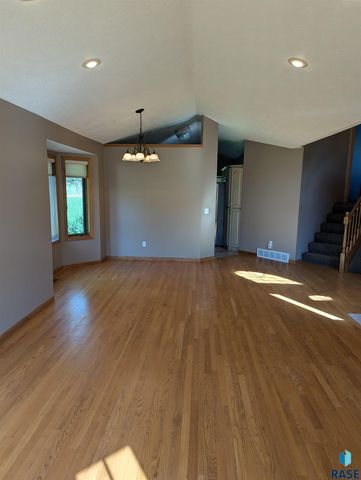 3500 E Apple Blossom Cir Circle, Sioux Falls, SD 57103