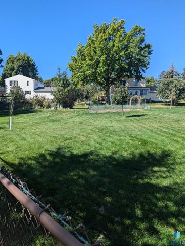 3500 E Apple Blossom Cir Circle, Sioux Falls, SD 57103