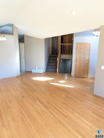 3500 E Apple Blossom Cir Circle, Sioux Falls, SD 57103