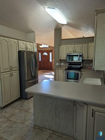 3500 E Apple Blossom Cir Circle, Sioux Falls, SD 57103