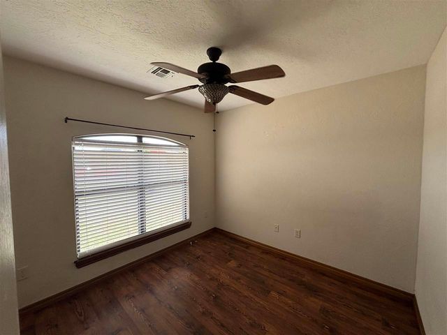 1215 Hershel Dr, Elgin, OK 73538