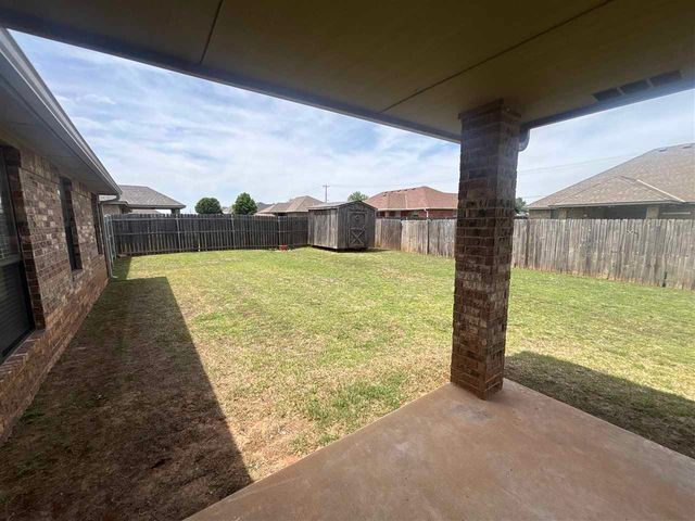 1215 Hershel Dr, Elgin, OK 73538