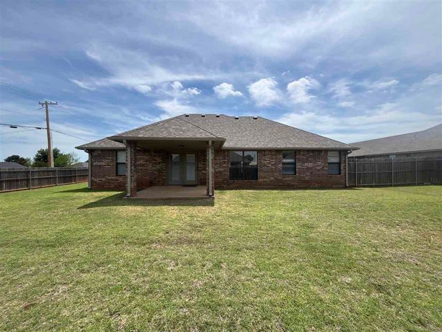 1215 Hershel Dr, Elgin, OK 73538