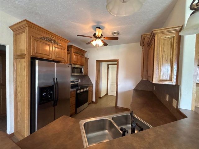 1215 Hershel Dr, Elgin, OK 73538