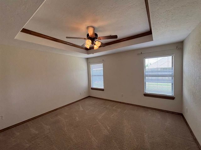 1215 Hershel Dr, Elgin, OK 73538
