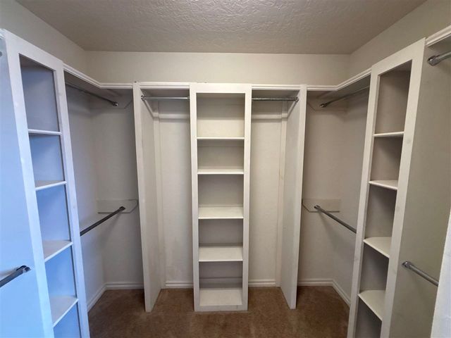 1215 Hershel Dr, Elgin, OK 73538