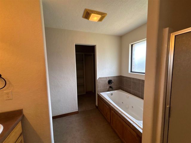 1215 Hershel Dr, Elgin, OK 73538
