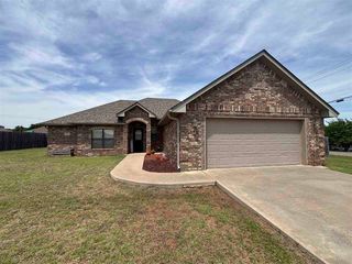 1215 Hershel Dr, Elgin, OK 73538