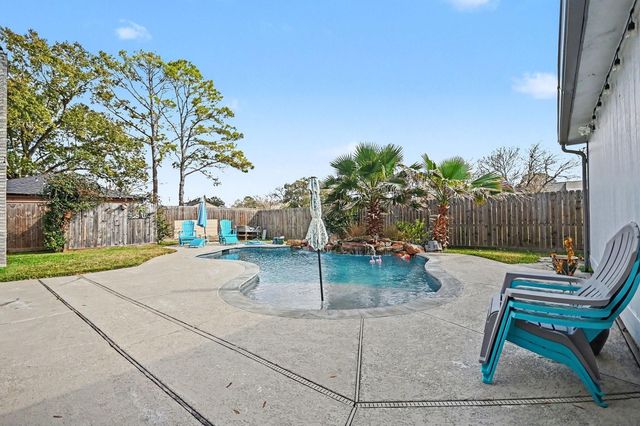 1114 Woodhorn Drive, Houston, TX 77062