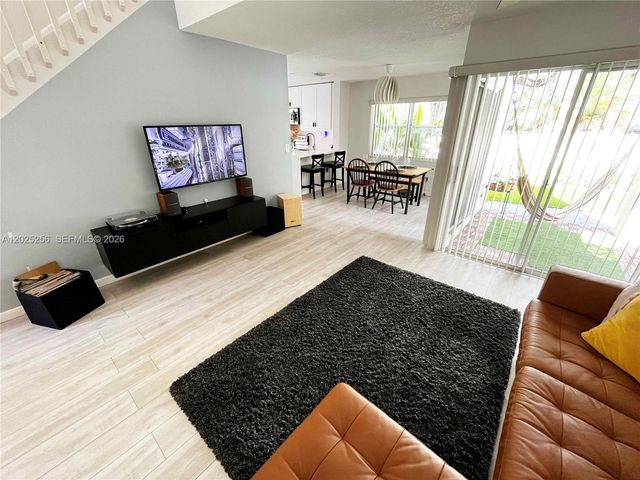 9832 NW 9th Ct, Plantation, FL 33324