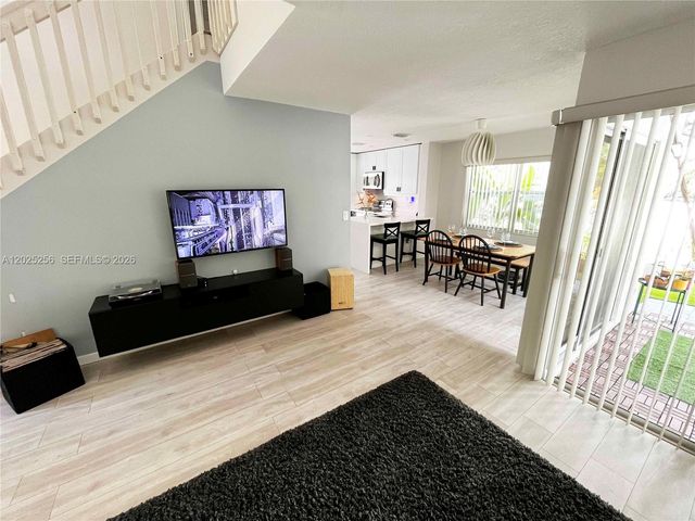 9832 NW 9th Ct, Plantation, FL 33324