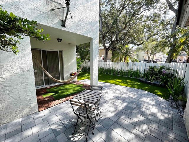 9832 NW 9th Ct, Plantation, FL 33324