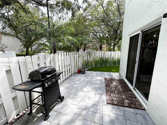 9832 NW 9th Ct, Plantation, FL 33324
