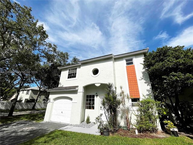 9832 NW 9th Ct, Plantation, FL 33324
