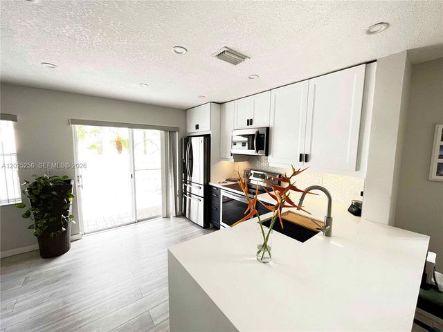 9832 NW 9th Ct, Plantation, FL 33324