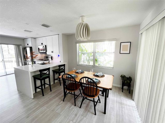 9832 NW 9th Ct, Plantation, FL 33324