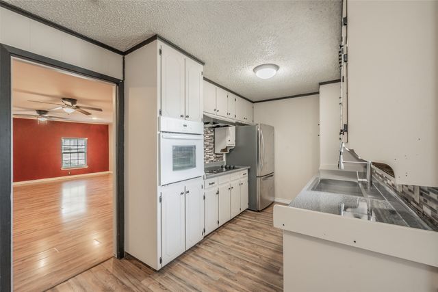 756 NW Wood Street, Burleson, TX 76028