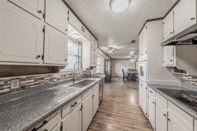 756 NW Wood Street, Burleson, TX 76028