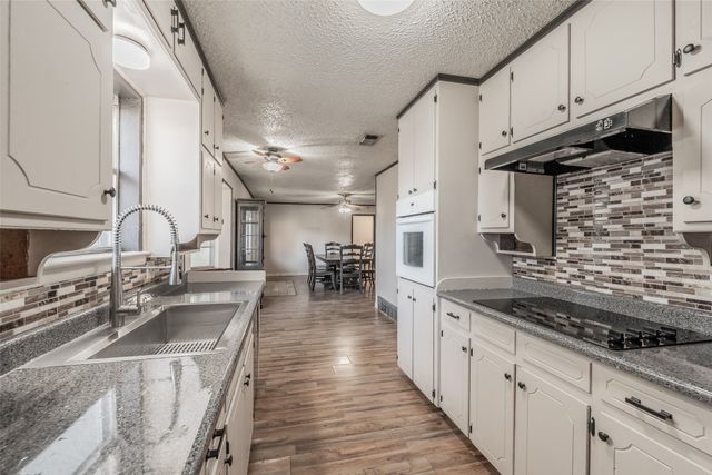 756 NW Wood Street, Burleson, TX 76028