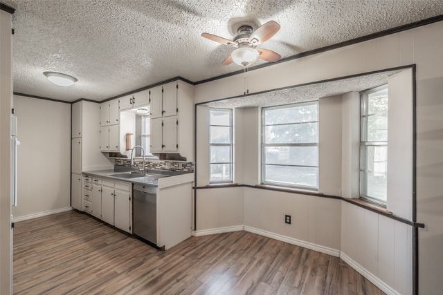 756 NW Wood Street, Burleson, TX 76028