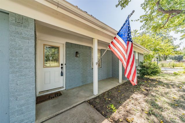 756 NW Wood Street, Burleson, TX 76028