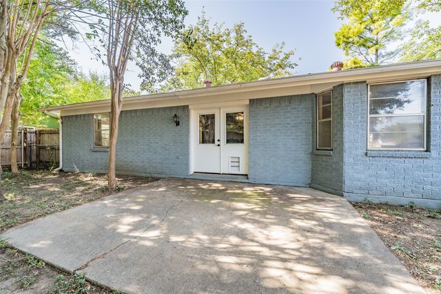 756 NW Wood Street, Burleson, TX 76028