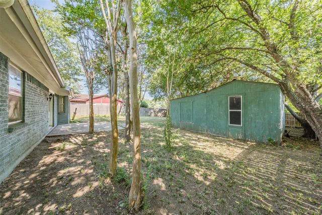 756 NW Wood Street, Burleson, TX 76028