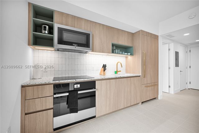159 NE 6th St 3901, Miami, FL 33132