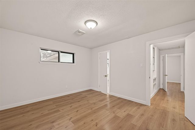 325 Hargett Street, Clute, TX 77531