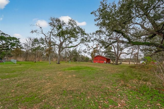 325 Hargett Street, Clute, TX 77531