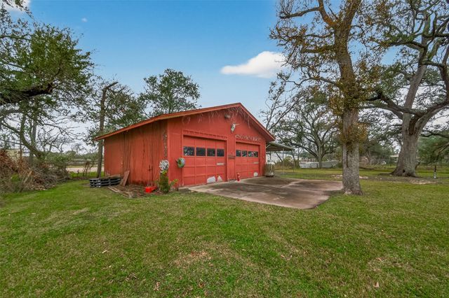 325 Hargett Street, Clute, TX 77531