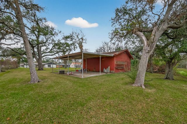 325 Hargett Street, Clute, TX 77531