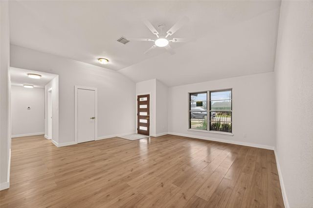 325 Hargett Street, Clute, TX 77531