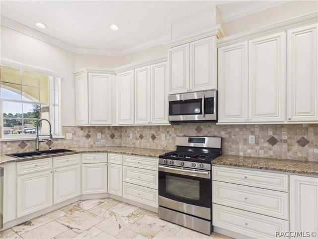 9254 S Deer Park Drive, Homosassa, FL 34446
