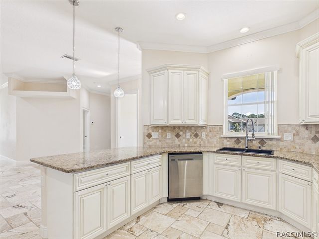 9254 S Deer Park Drive, Homosassa, FL 34446
