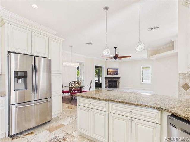9254 S Deer Park Drive, Homosassa, FL 34446