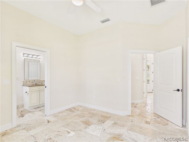 9254 S Deer Park Drive, Homosassa, FL 34446