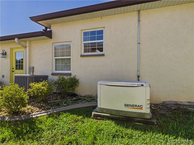 9254 S Deer Park Drive, Homosassa, FL 34446