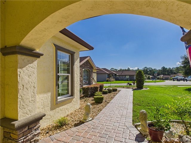 9254 S Deer Park Drive, Homosassa, FL 34446