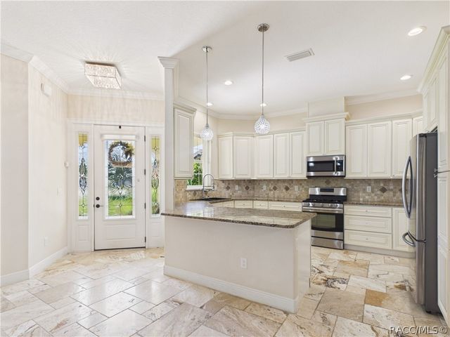 9254 S Deer Park Drive, Homosassa, FL 34446