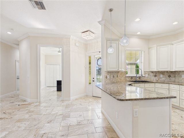 9254 S Deer Park Drive, Homosassa, FL 34446