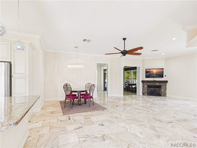 9254 S Deer Park Drive, Homosassa, FL 34446