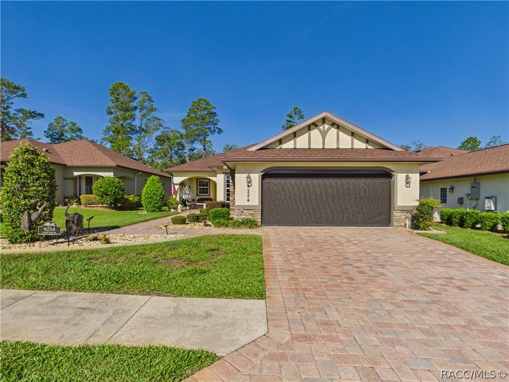 9254 S Deer Park Drive, Homosassa, FL 34446