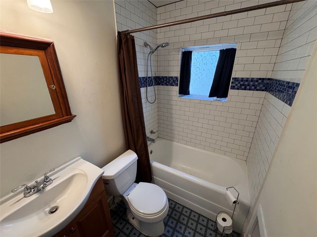 2547 Sharon Street, Dallas, TX 75211