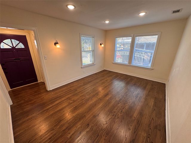 2547 Sharon Street, Dallas, TX 75211