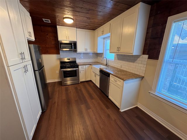 2547 Sharon Street, Dallas, TX 75211